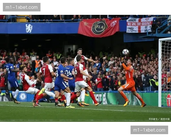 勒沃库森防守组织协调性，希克参与前场逼抢时中场保护覆盖不足